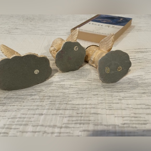 SELLING ALL 3 ANGELS STATUES & BOOK - Picture 12 of 12